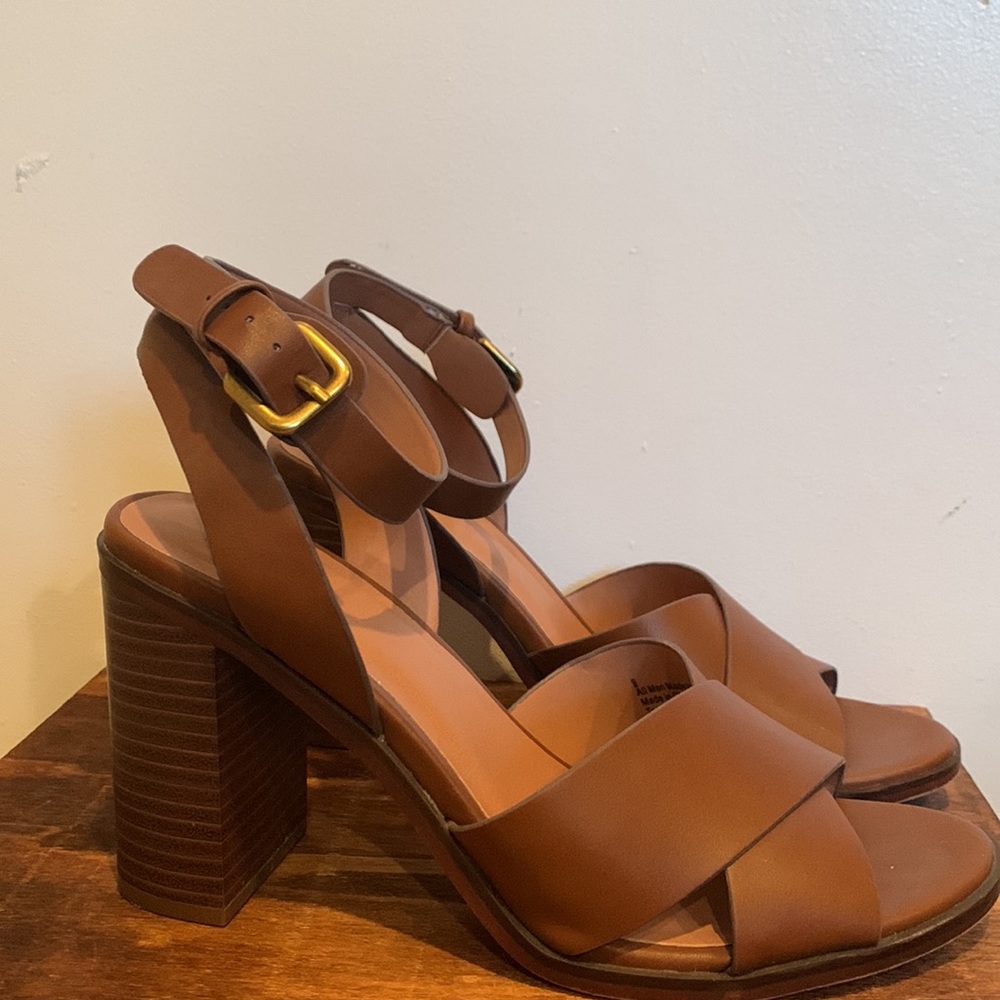 Women’s size 9 thick heel sandals